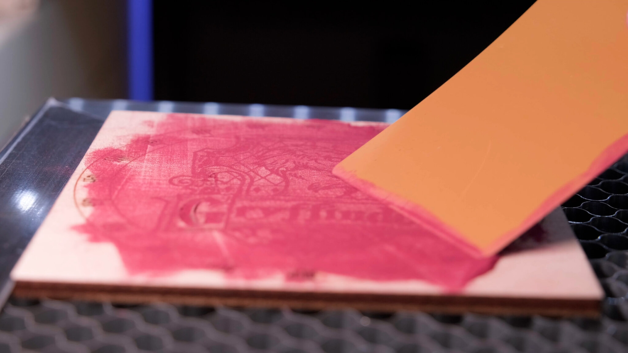 Как сделать цветную гравировку фанеры на лазерном станке? | Torden